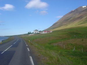 Mynd tekin &uacute;t &Ouml;nundarfj&ouml;r&eth;inn.
&Iacute;b&uacute;&eth;arh&uacute;si&eth; &aacute; Hvilft &aacute;samt Fj&aacute;rh&uacute;sum fyrir allt a&eth; 70 fj&aacute;r og 24 k&uacute;a fj&oacute;s.